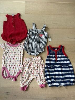 Bundle of 0-3 months baby girl outfits / rompers old navy tea milk berry